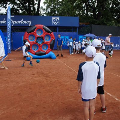 Gdy troska przeradza się w nadopiekuńczość – jak odzyskać równowagę i pomóc dziecku dorosnąć